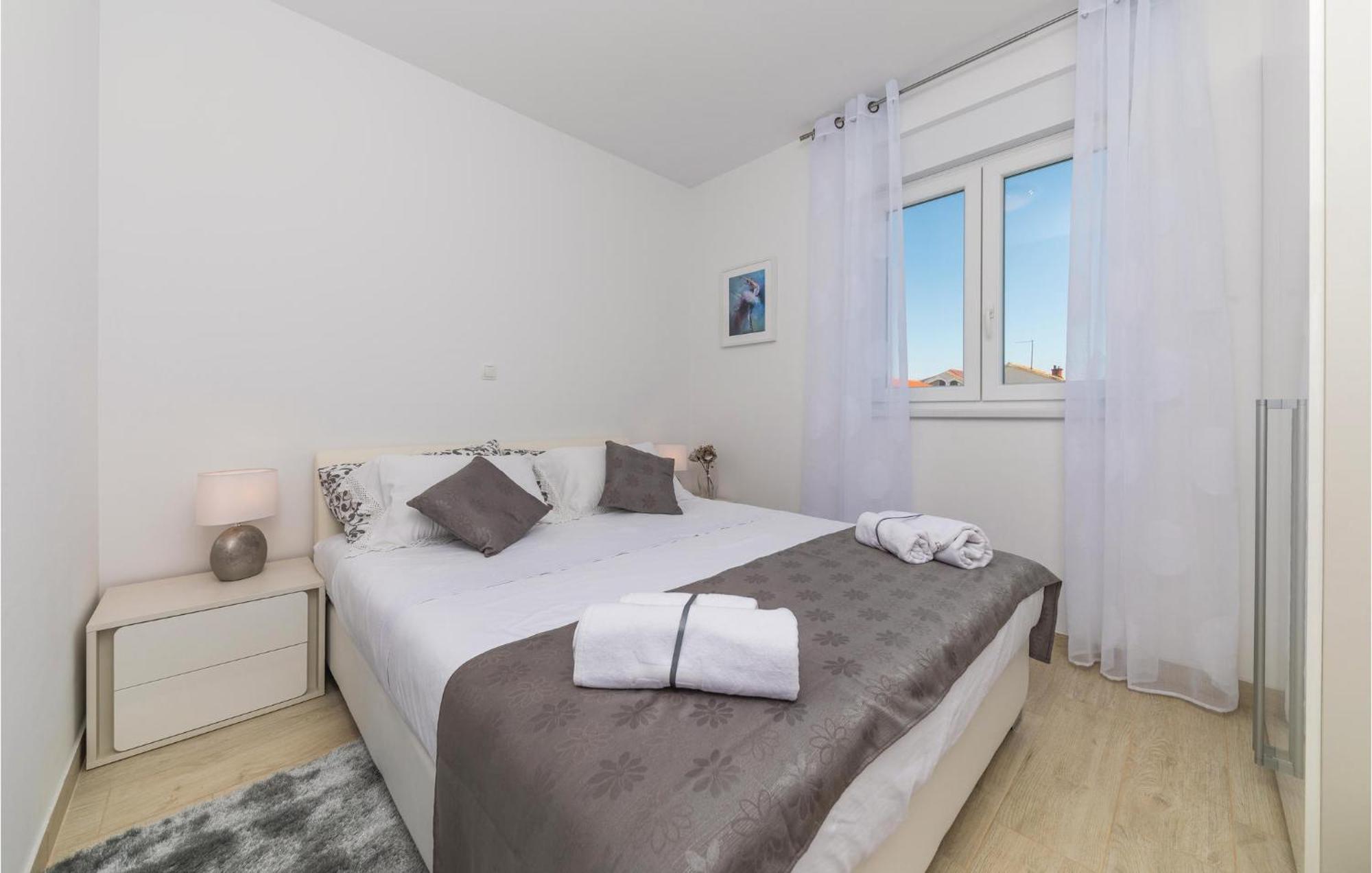2 Bedroom Amazing Apartment In Trogir Eksteriør bilde