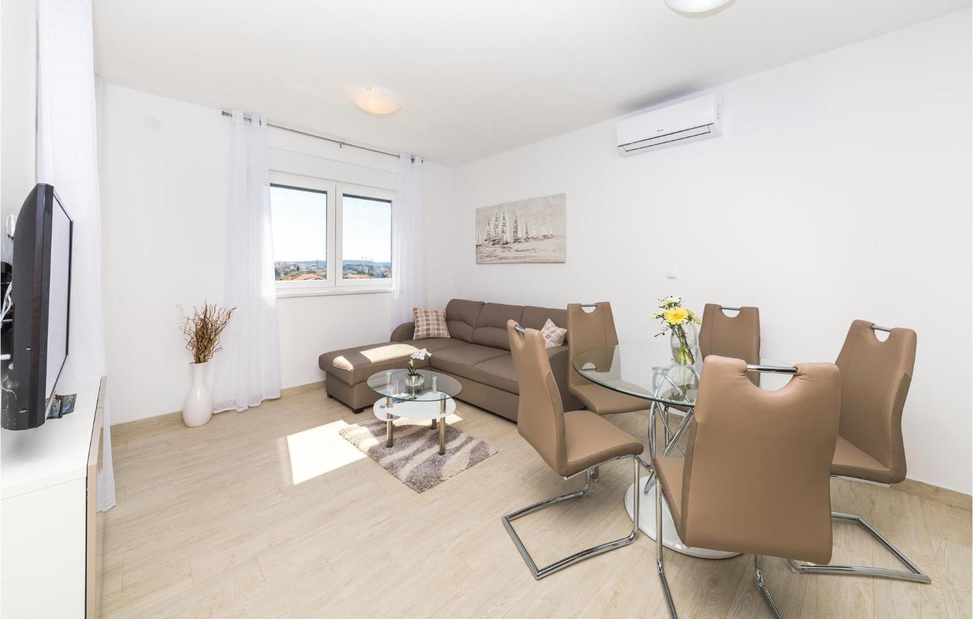 2 Bedroom Amazing Apartment In Trogir Eksteriør bilde
