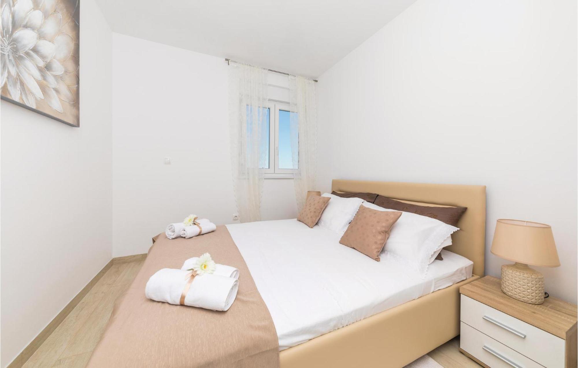 2 Bedroom Amazing Apartment In Trogir Eksteriør bilde