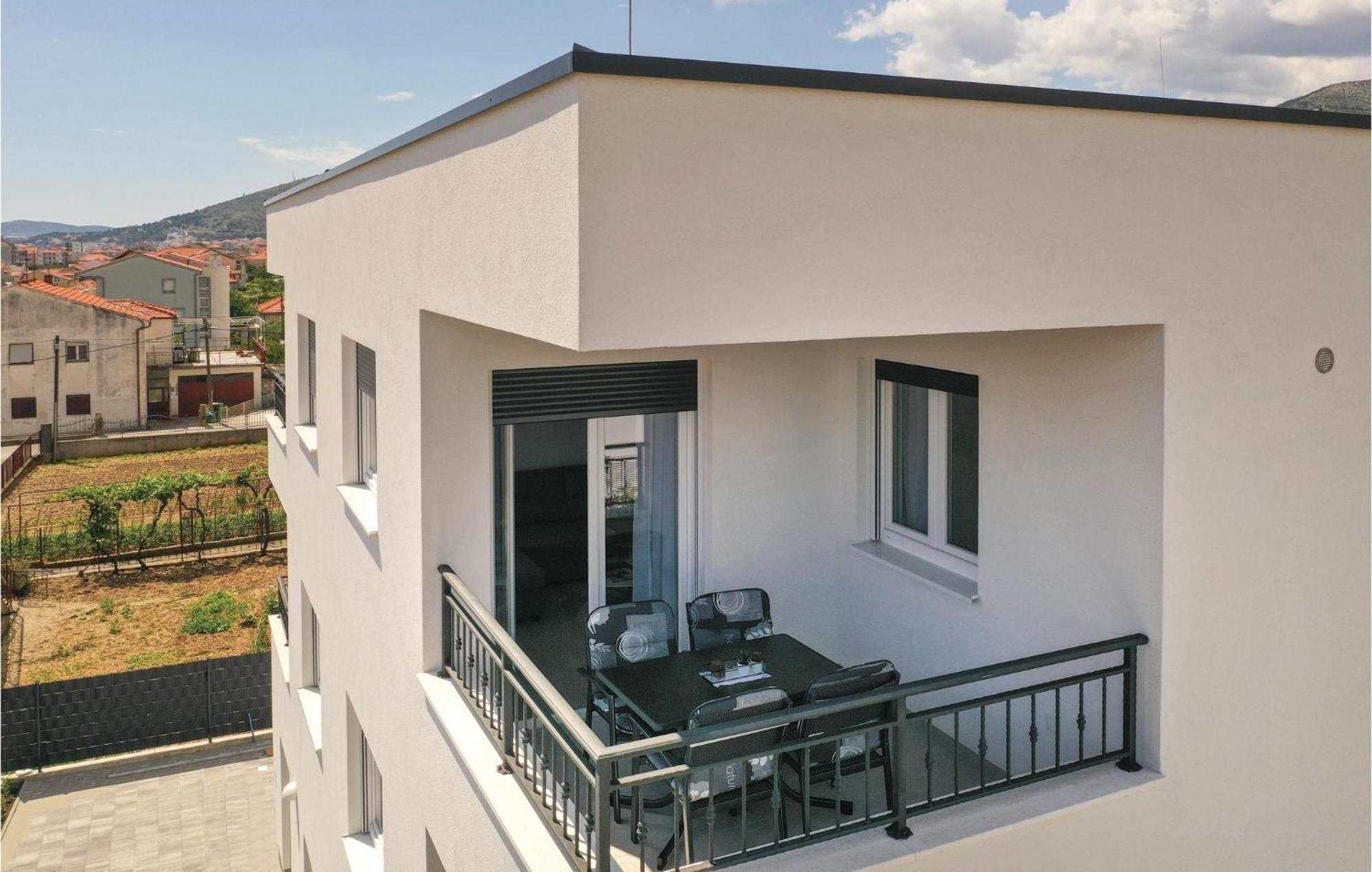 2 Bedroom Amazing Apartment In Trogir Eksteriør bilde