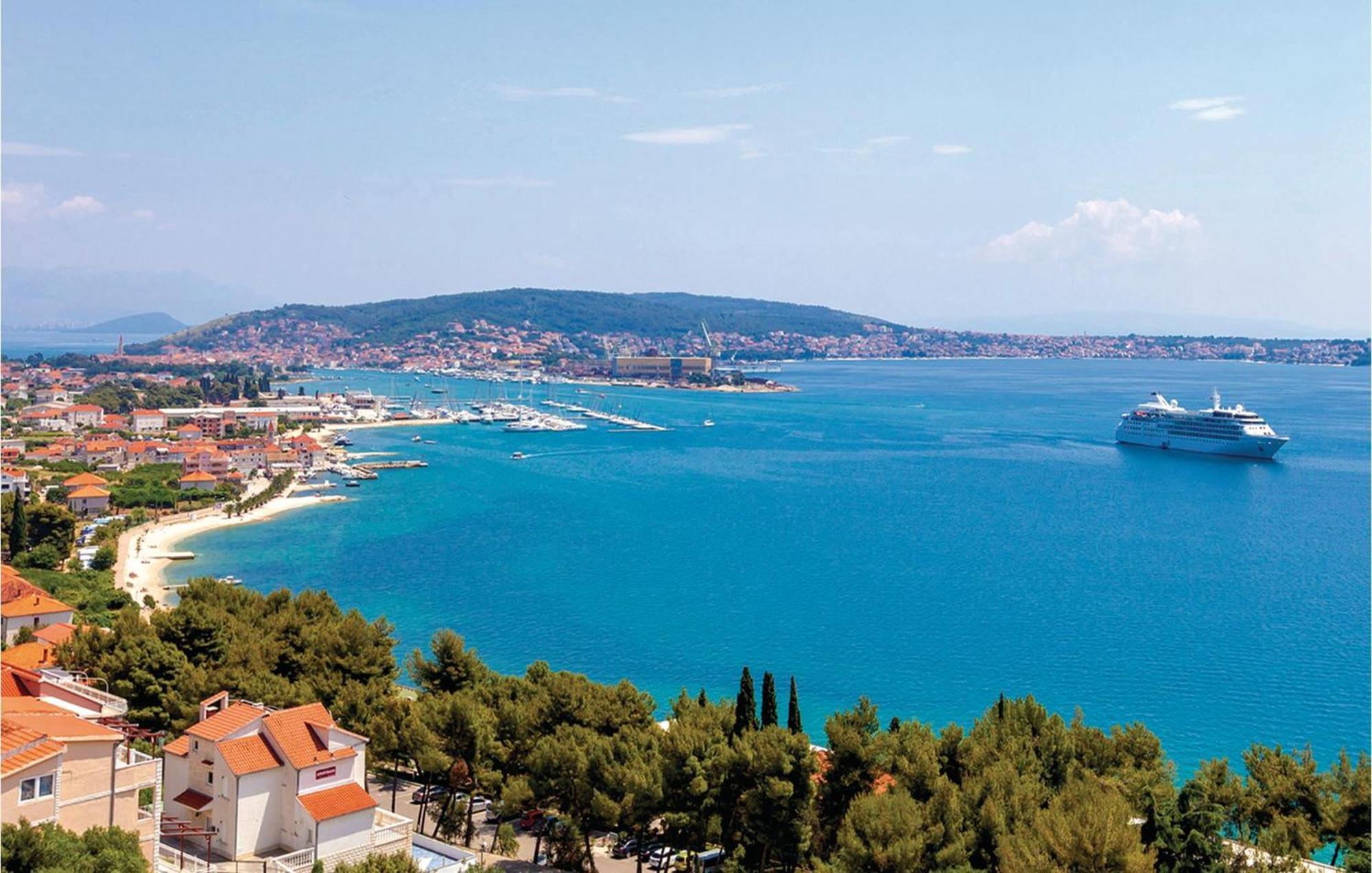 2 Bedroom Amazing Apartment In Trogir Eksteriør bilde